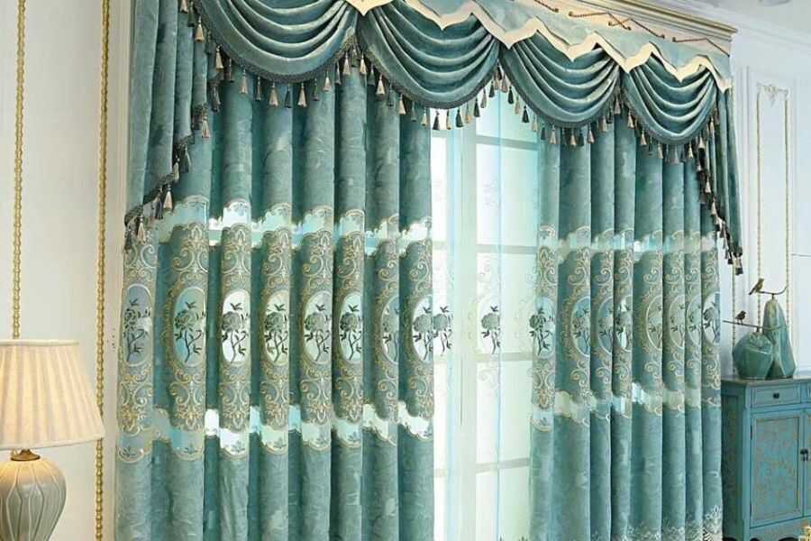 Rèm cửa vải nhung thường được sử dụng trong những không gian cao cấp