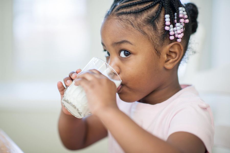 Cung cấp thêm sữa công thức, bổ sung chất dinh dưỡng cho trẻ biếng ăn