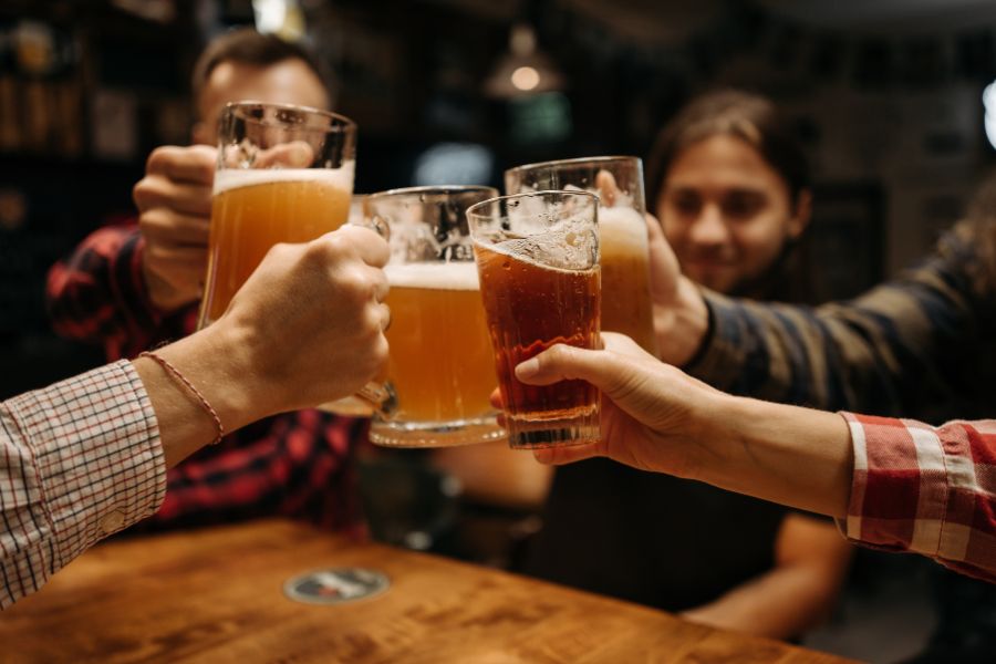 Sử dụng các đồ uống có cồn như rượu bia cũng là nguyên nhân khiến cơ thể khó tăng cân