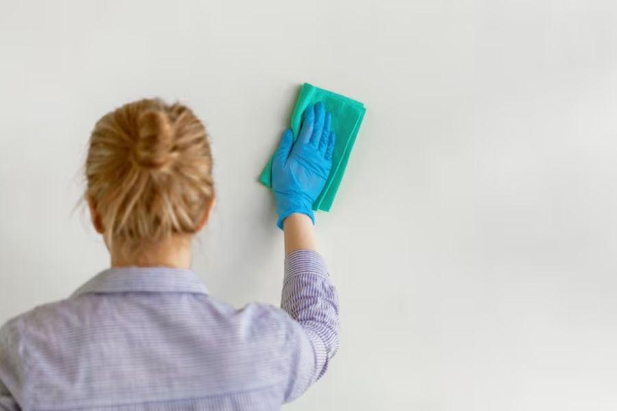 Giữ vệ sinh tường nhà sạch sẽ giảm nguy cơ bị thấm nước vào tường nhà