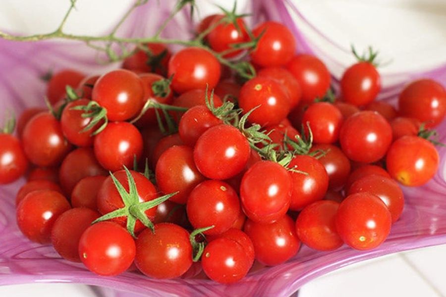 Cà chua bi tăng thêm màu sắc và sự bắt mắt cho món ăn này