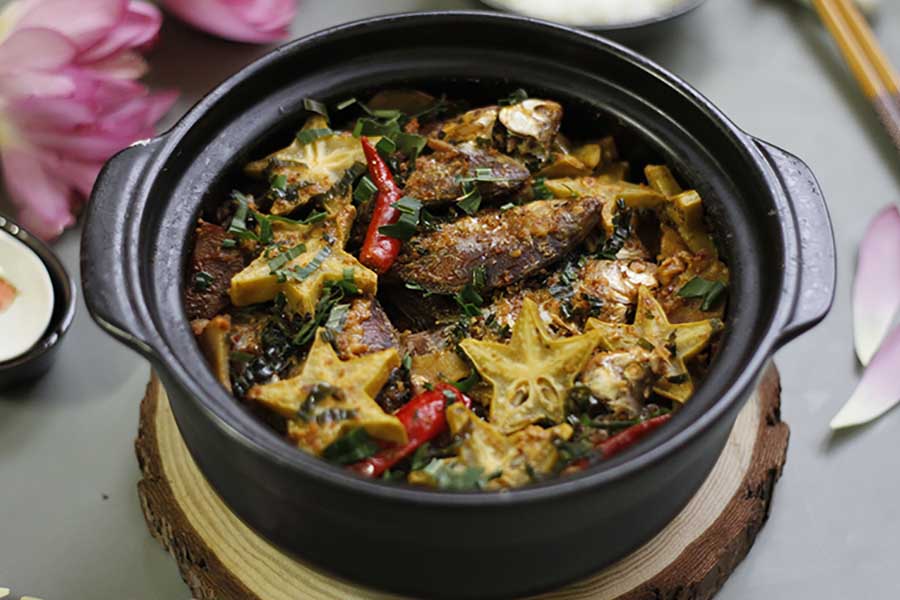 Cá kho khế cũng là món ăn mang đậm hương vị cơm nhà của người Việt