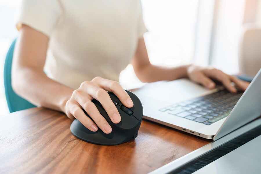 Chuột công thái học làm giảm tình trạng mỏi tay khi ngồi lâu trước máy tính