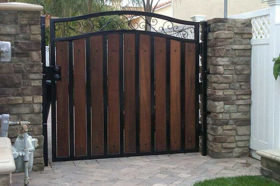 Kích thước cổng nhà đơn thường nhỏ hẹp cho với các cổng khác