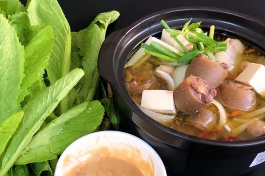 Đuôi bò hầm thuốc bắc là món ăn bổ dưỡng có nguồn gốc từ Trung Quốc