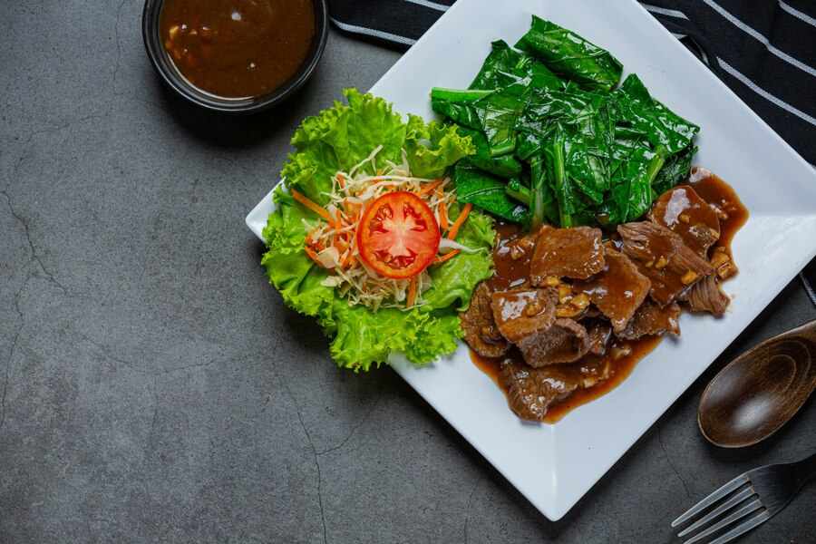Gân bò sốt tiêu đen là một món ăn ngon, phổ biến trong ẩm thực Việt