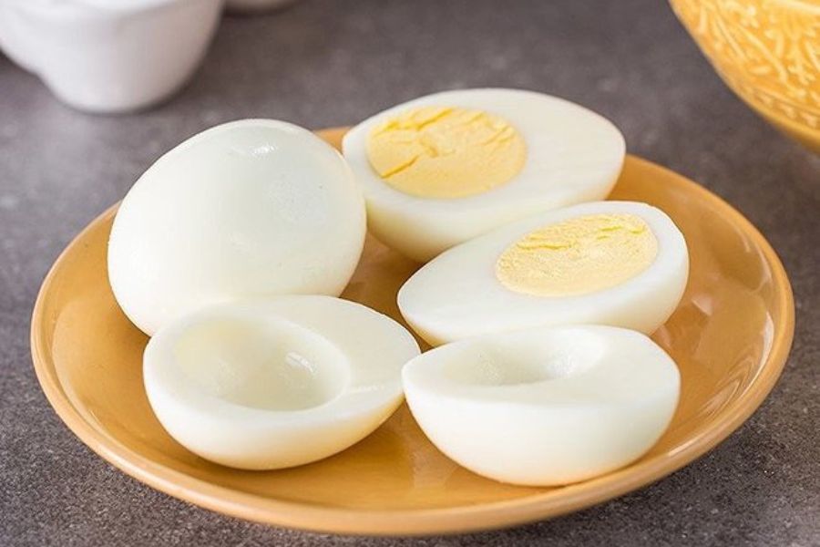 Trẻ 11 tháng không nên bổ sung lòng trắng trứng vào thực đơn hàng ngày