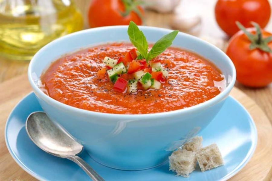 Súp cà chua với màu đỏ đẹp mắt và bổ dưỡng