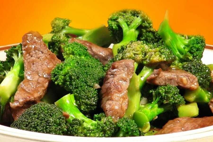 Thịt bò xào rau củ cung cấp nhiều chất đạm, vitamin