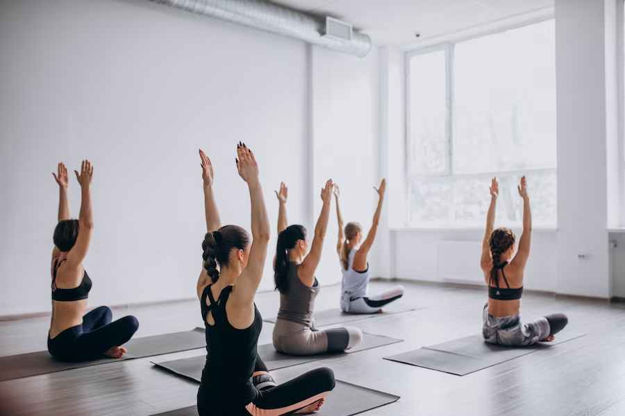 Tập yoga văn phòng sẽ giúp chúng ta cải thiện được các vấn đề về sức khỏe