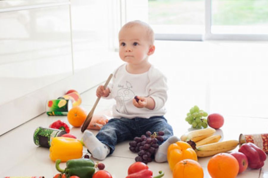 Bổ sung các loại rau củ và hoa quả cho thực đơn ăn dặm của bé 5 tháng tuổi
