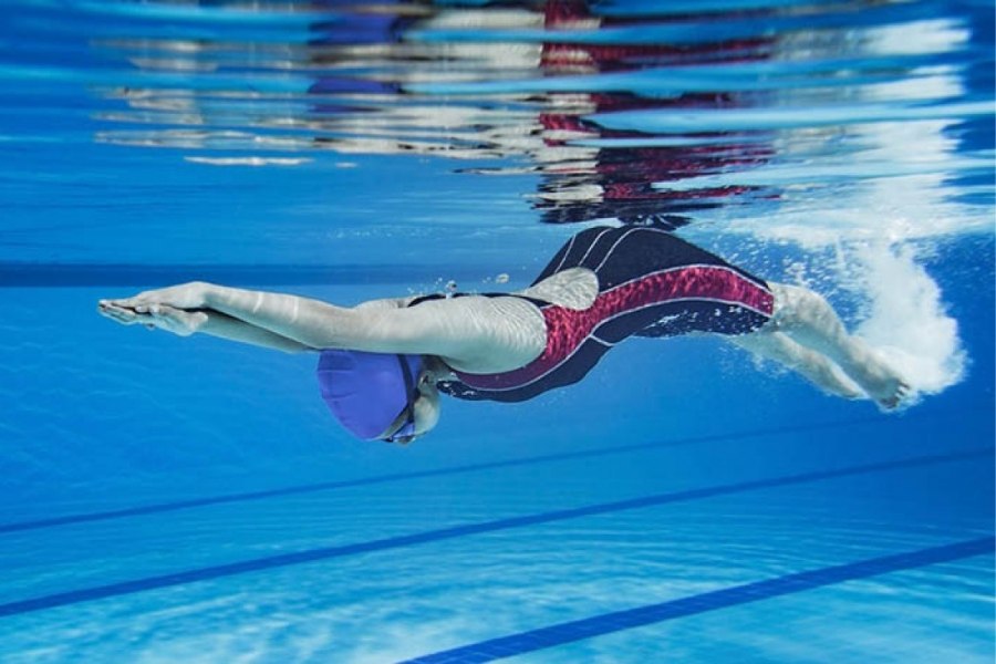 Bơi lội giúp cơ thể nâng cao khả năng chịu lực