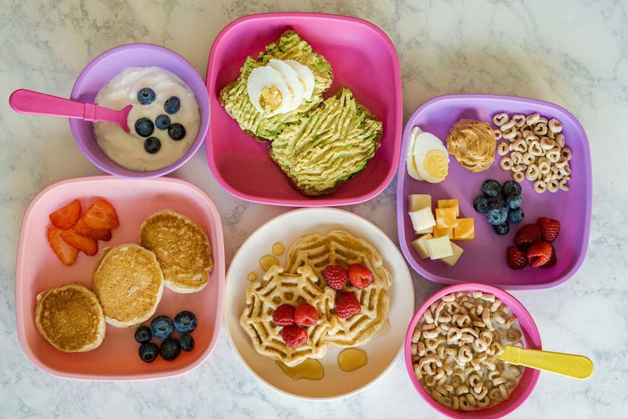 Bữa sáng cho bé 1 tuổi phải đảm bảo đầy đủ các nhóm dinh dưỡng với cách chế biến phù hợp