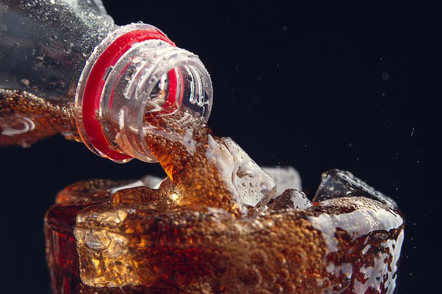 Ngoài là thức uống, Coca-Cola còn được sử dụng để vệ sinh đầu vòi nước rửa bát