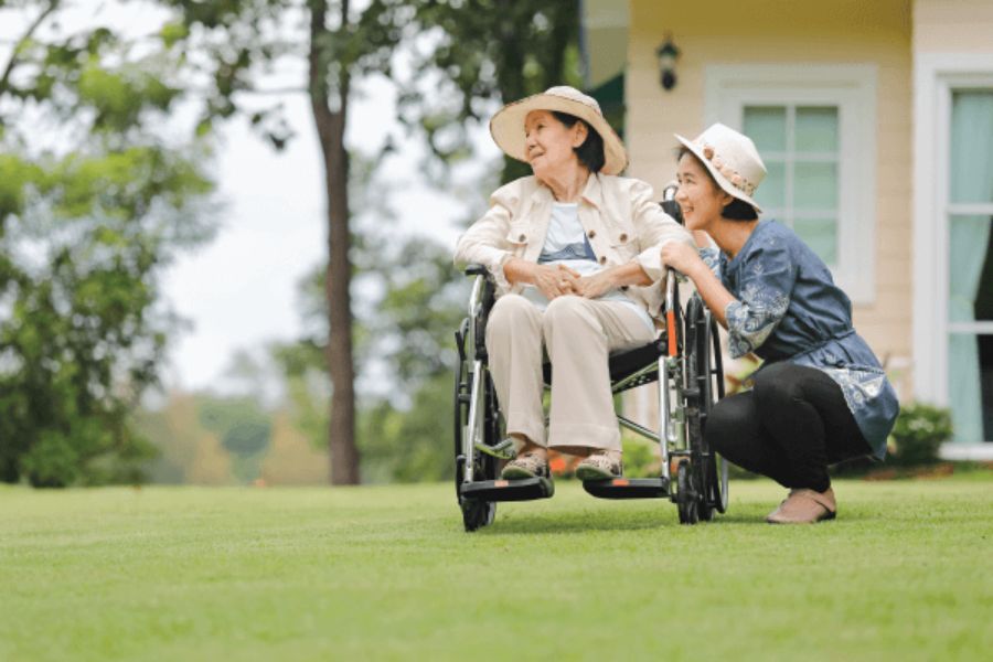 Nhu cầu tìm kiếm giúp việc chăm sóc người già ngày càng tăng cao