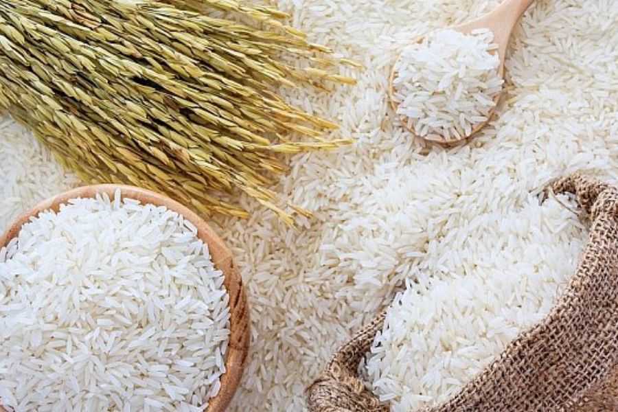 Gạo trắng là loại hạt bạn cần tránh trong quá trình thực hiện ăn kiêng giảm cân