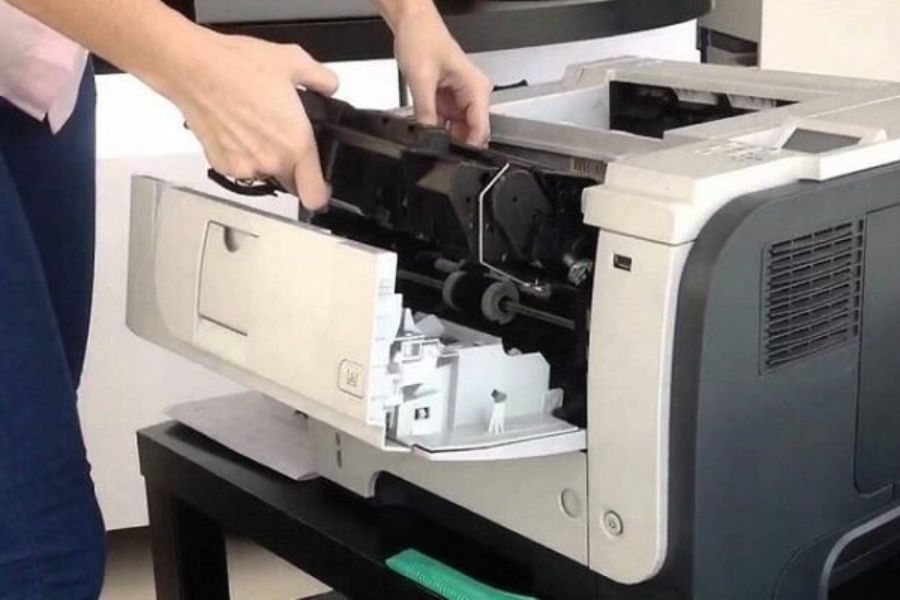Kiểm tra các linh kiện của thiết bị khi máy in bị sọc đen