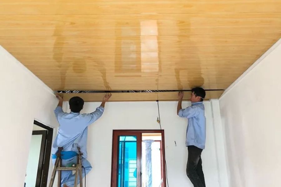 Hoàn thiện các chi tiết phụ của trần nhà