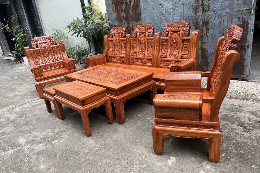 Bộ bàn ghế gỗ Loius hoàng gia thiết kế góc cạnh, sang trọng