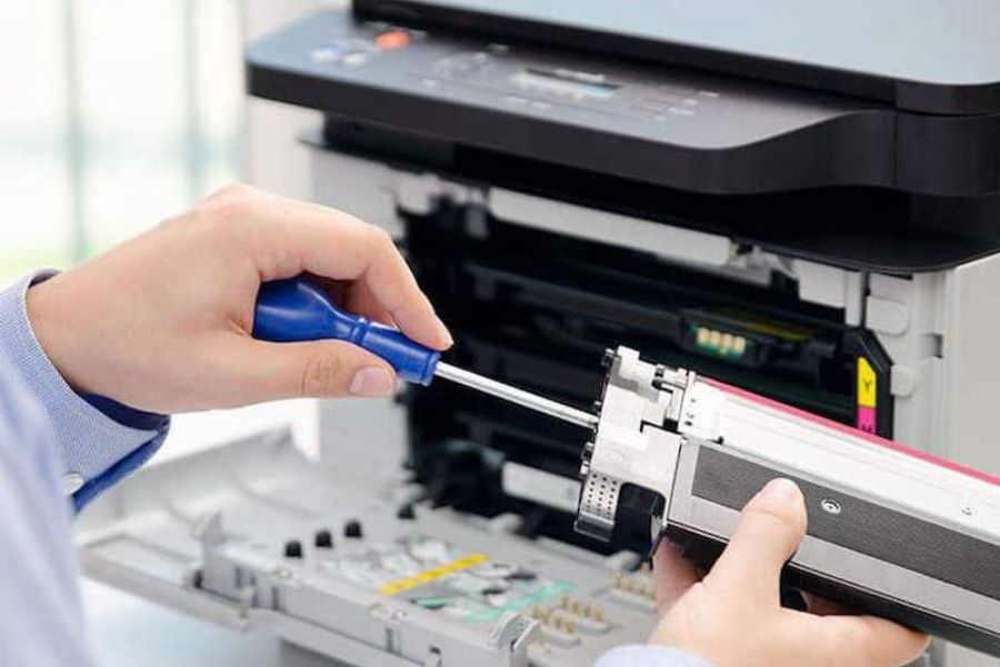 Kiểm tra trống máy in và các linh kiện liên quan nếu bản in bị lem mực