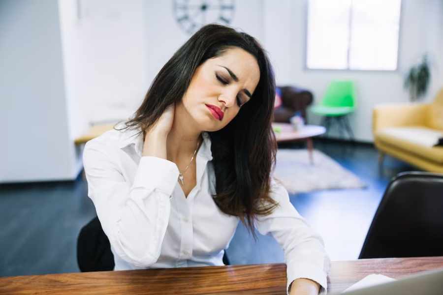 Tình trạng đau mỏi cổ vai gáy thường xuất hiện nhiều ở dân văn phòng