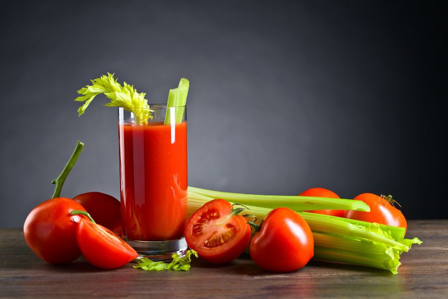 Nước ép mix cần tây và cà chua hỗ trợ giảm cân hiệu quả