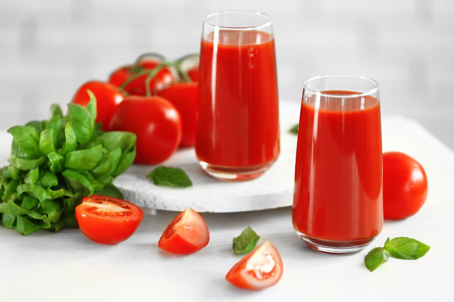 Trong nước ép cà chua có chứa nhiều chất dinh dưỡng có lợi cho cơ thể