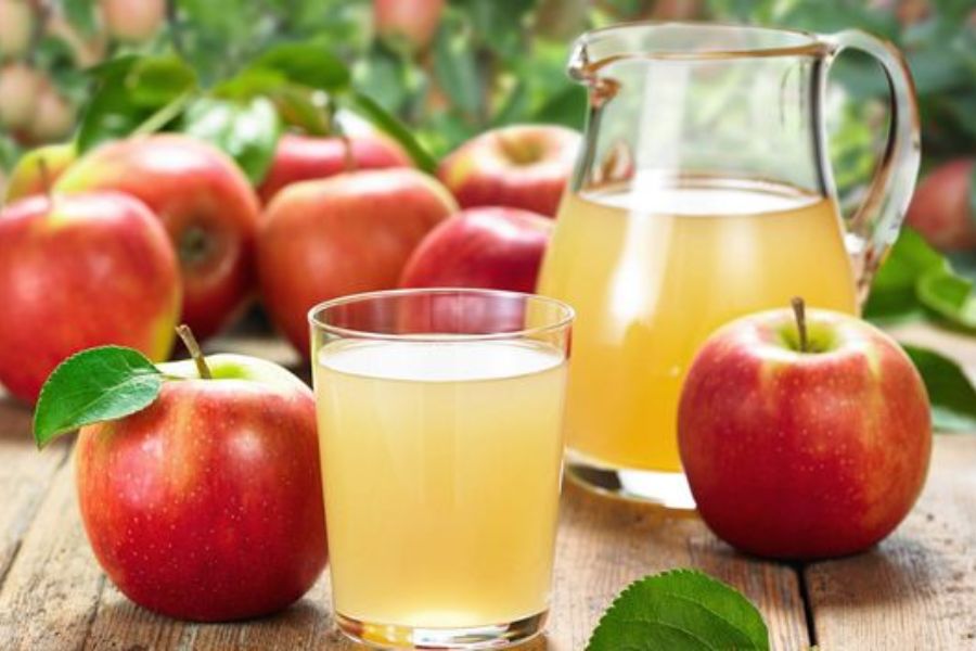 Nước ép táo nguyên chất đặc trưng với hương vị chua thanh