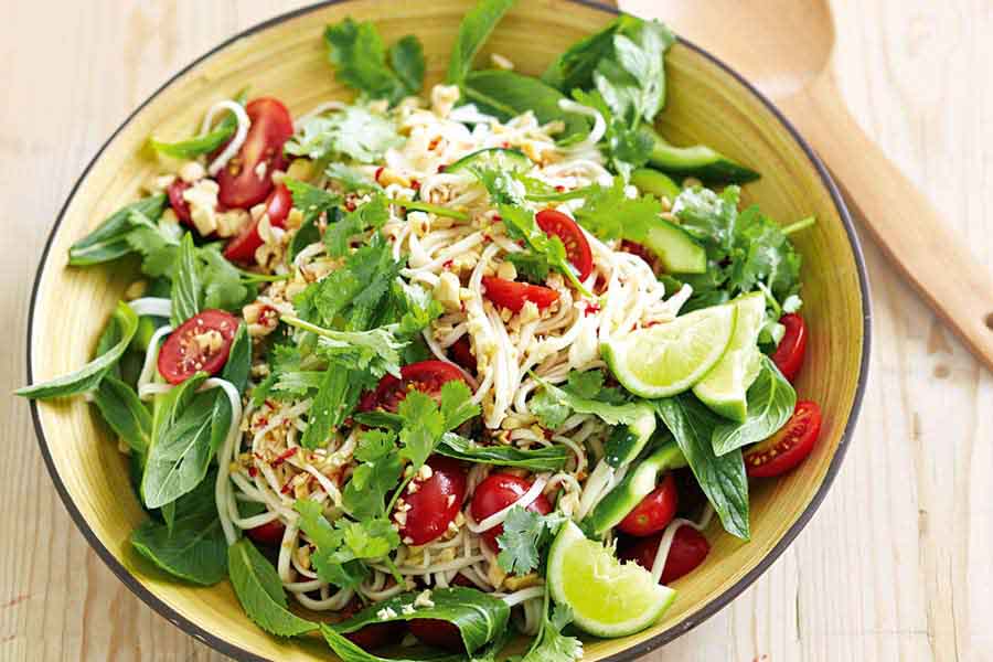 Salad cũng là món bạn không thể bỏ lỡ trong thực đơn giảm cân detox 7 ngày