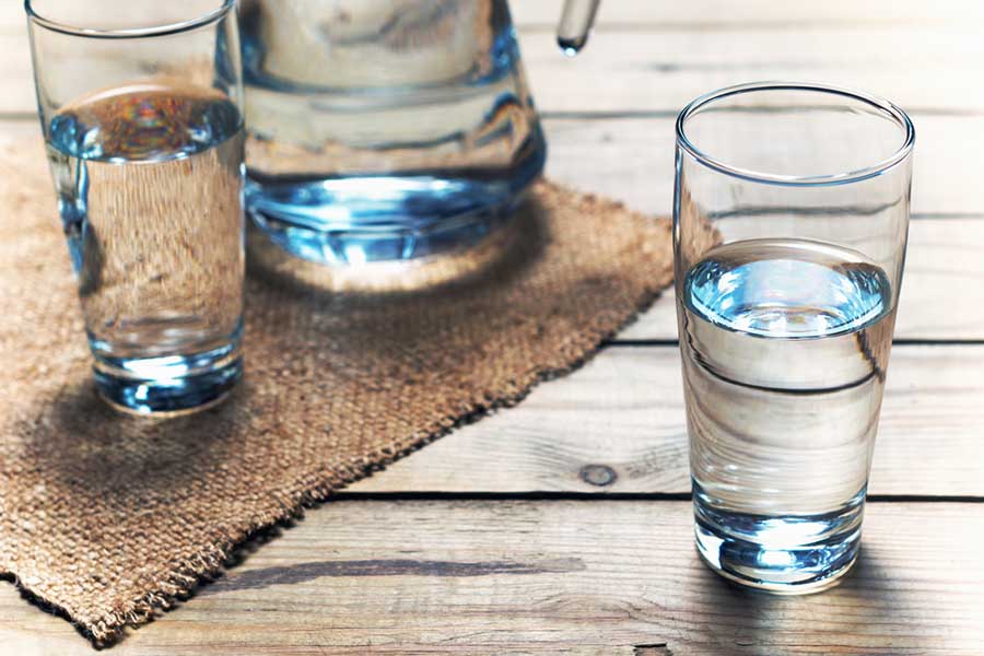 Uống đầy đủ 2 lít nước mỗi ngày trong quá trình giảm cân là cực kỳ quan trọng