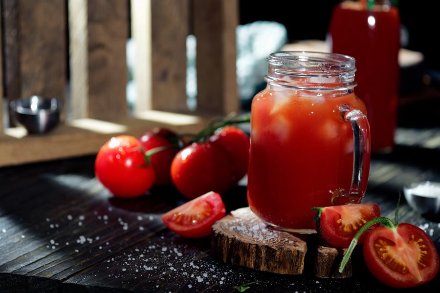 Uống nước ép cà chua mỗi ngày giúp bổ sung nhiều dưỡng chất, nâng cao sức khỏe
