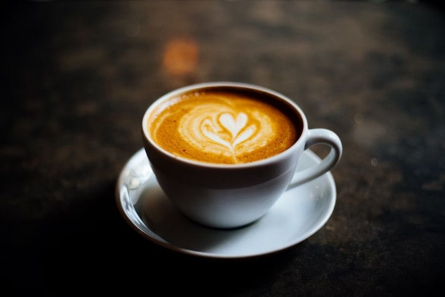 Uống cafe sữa giúp cải thiện tâm trạng, chống lại nguy cơ mắc bệnh trầm cảm.