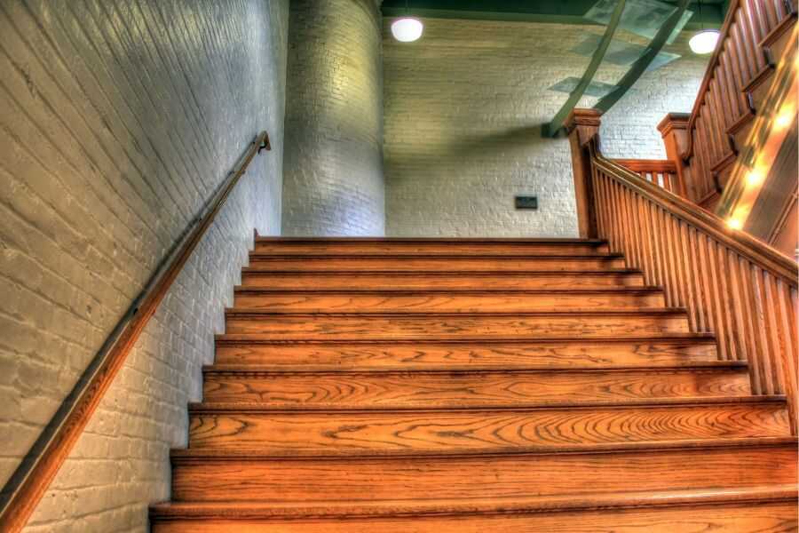 Cầu thang có hệ thống đèn LED đảm bảo an toàn cho gia chủ khi di chuyển