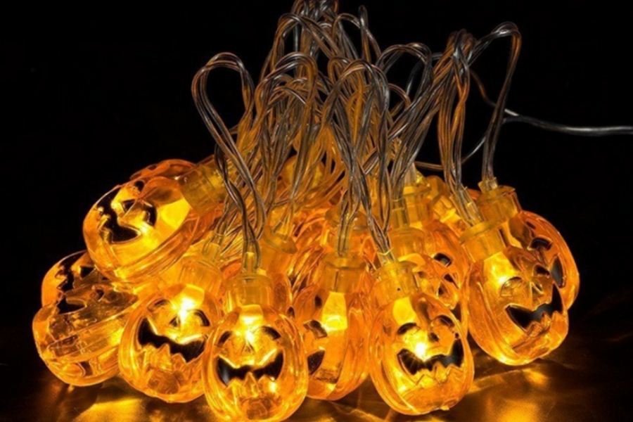 Đèn led nhựa trong hình bí ngô mặt quỷ trang trí halloween.