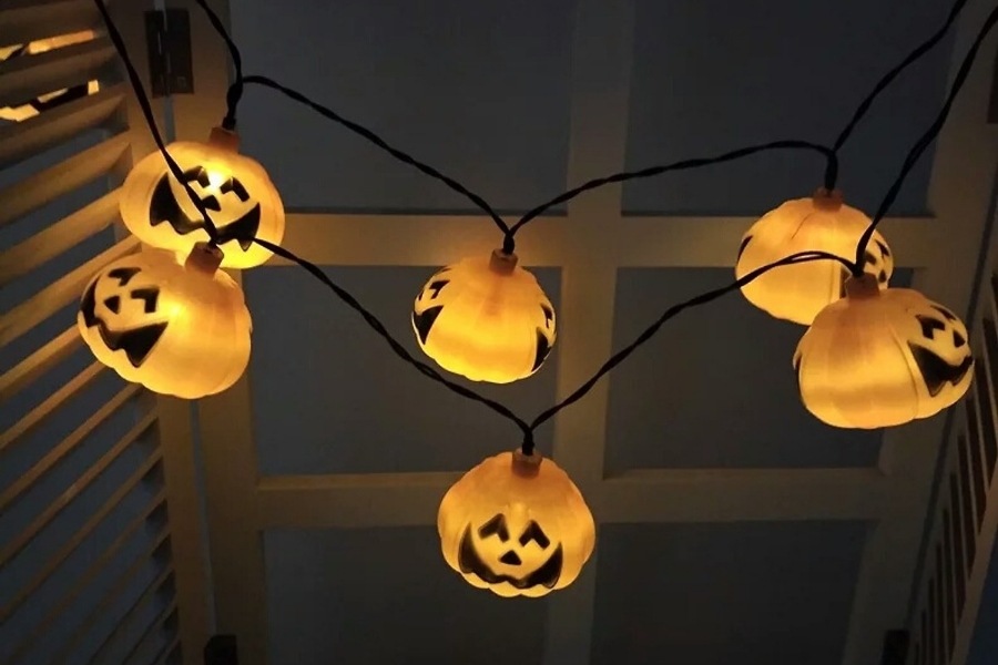 Đèn led hình bí ngô trang trí trần nhà halloween.