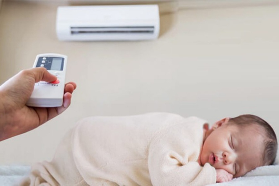 \Điều chỉnh nhiệt độ phòng điều hòa phù hợp với thân nhiệt của trẻ