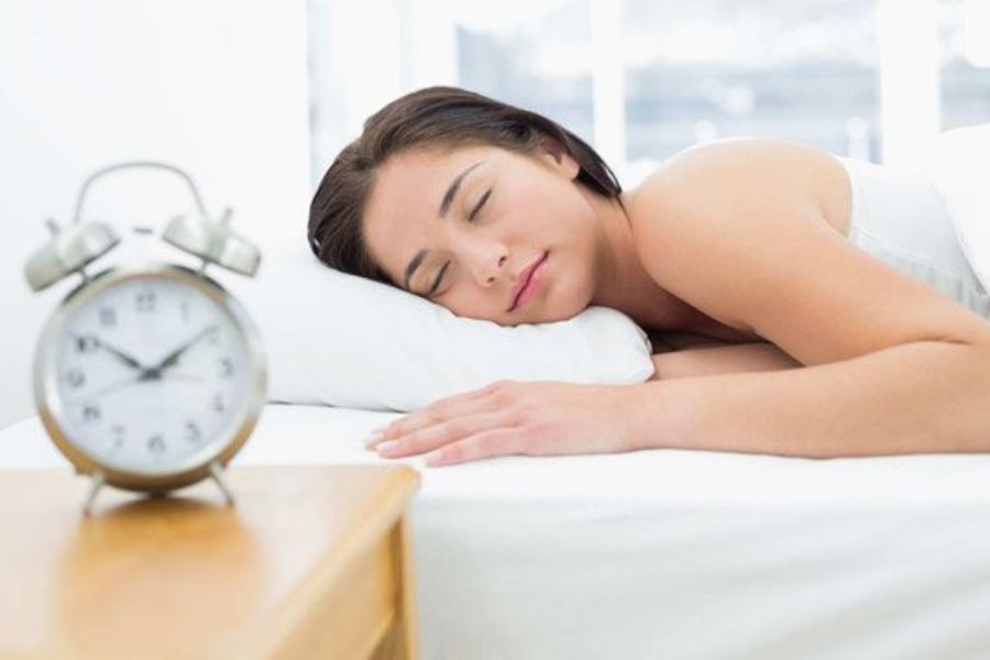 Ngủ đủ giấc giúp cơ thể luôn tỉnh táo và đốt cháy mỡ thừa hiệu quả.