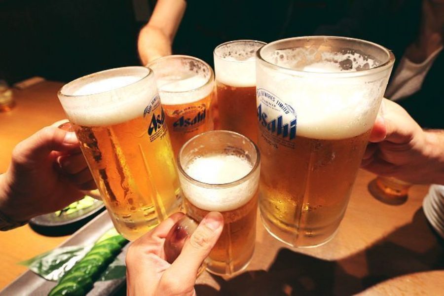 Nam giới chỉ nên tiêu thụ khoảng 100 calo và nữ giới chỉ nên tiêu thụ 50 calo từ bia
