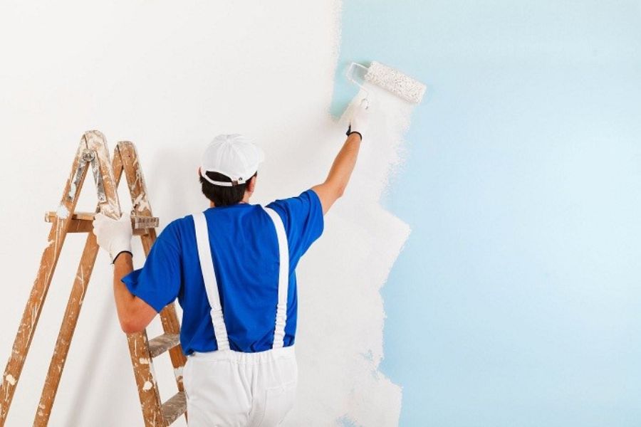 Sử dụng sơn chống thấm tường để tránh ảnh hưởng tới nền nhà.