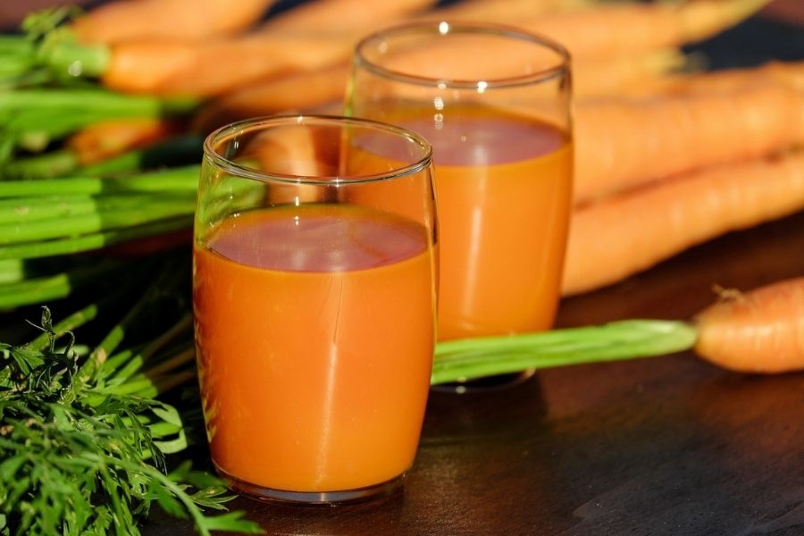Sinh tố, nước ép cà rốt giúp giảm cân hiệu quả.