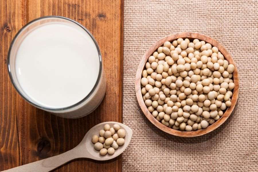Sữa đậu nành chứa nhiều dưỡng chất quan trọng, có tác dụng hỗ trợ giảm cân.