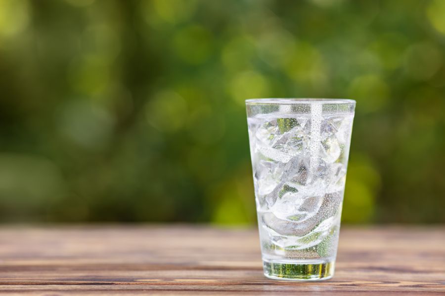 Uống nước để giảm cân: Không nên lạm dụng quá mức việc uống nước lạnh.