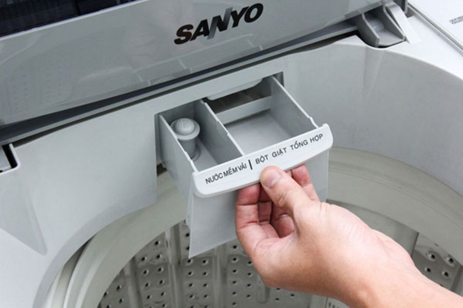 Vệ sinh khoang chứa bột giặt và nước mềm vải cho máy giặt Sanyo tại nhà