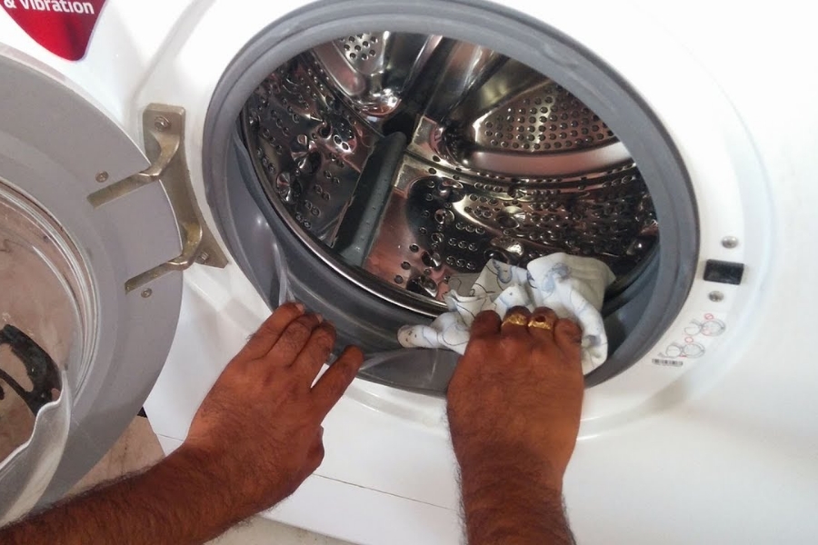 Vệ sinh máy giặt Panasonic định kỳ để loại bỏ các tác nhân gây hại