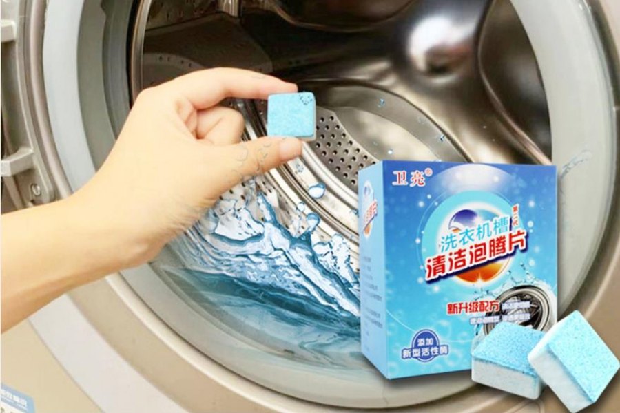 Sử dụng viên tẩy chuyên dụng để vệ sinh máy giặt Samsung