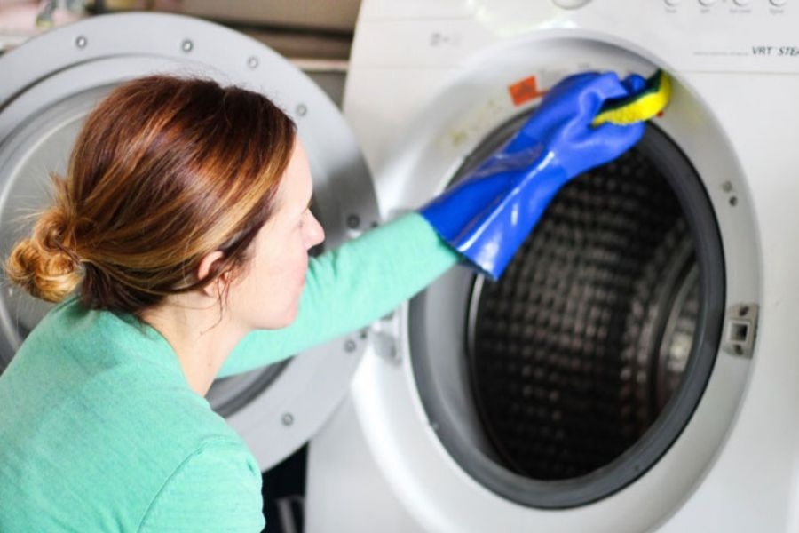 Vệ sinh máy giặt Samsung định kỳ để bảo vệ tuổi thọ cho thiết bị