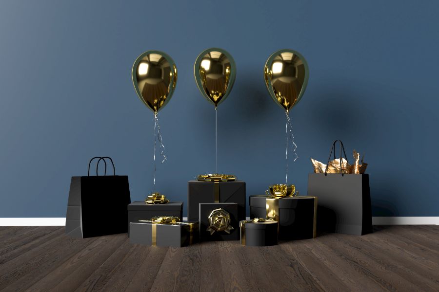 Phong cách trang trí sinh nhật bằng hộp quà đơn giản.