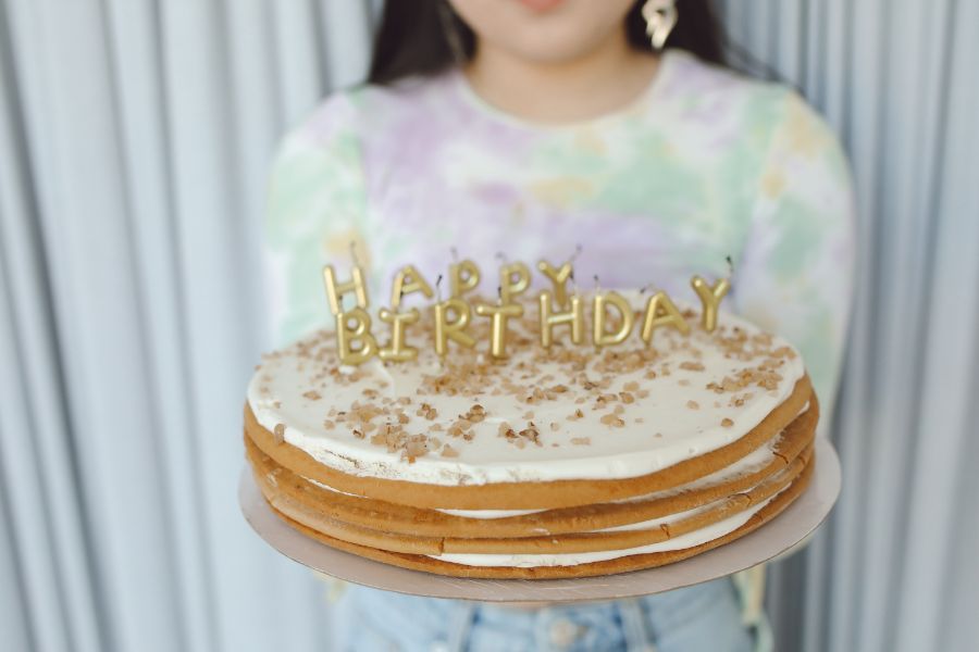 Mẫu bánh sinh nhật đơn giản, dễ làm.