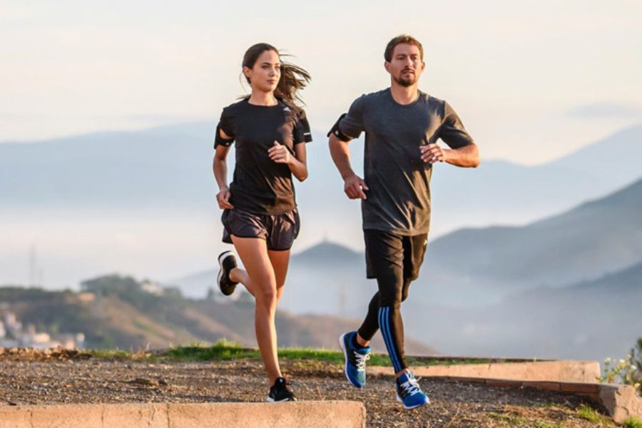 Bài tập chạy bộ giảm cân, cải thiện nhịp thở cho hệ hô hấp.