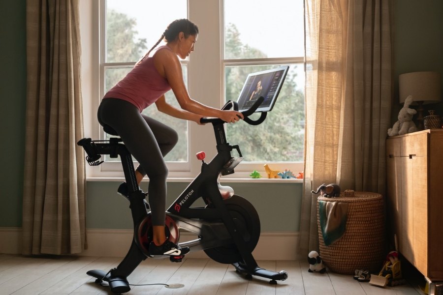 Aerobic đạp xe đem lại tác dụng giảm cân hiệu quả ngay tại nhà.